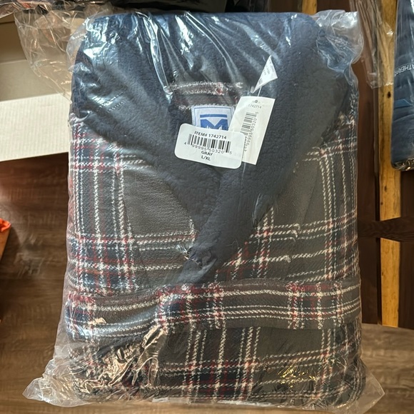 Majestic International Men's Basic Terry Velour Shawl Robe - Picture 1 of 1